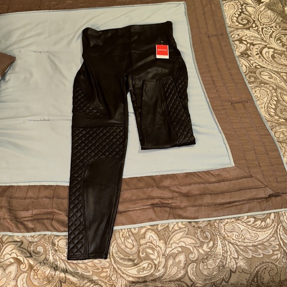 NWT Spanx Quilted Faux Leather Leggings in Very Black - Picture 7 of 10